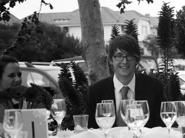 Homebound duo: two days indoors feels like a lavish retreat for Schweighöfer and Fae