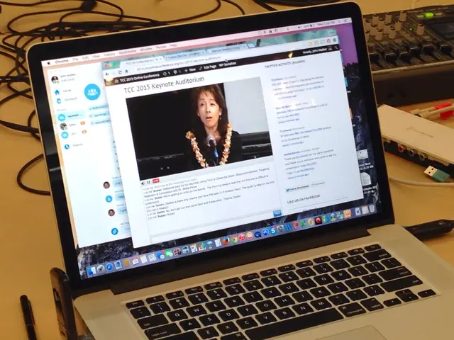 Initial Action in Streamlining Any Clutter: An Unconventional Strategy