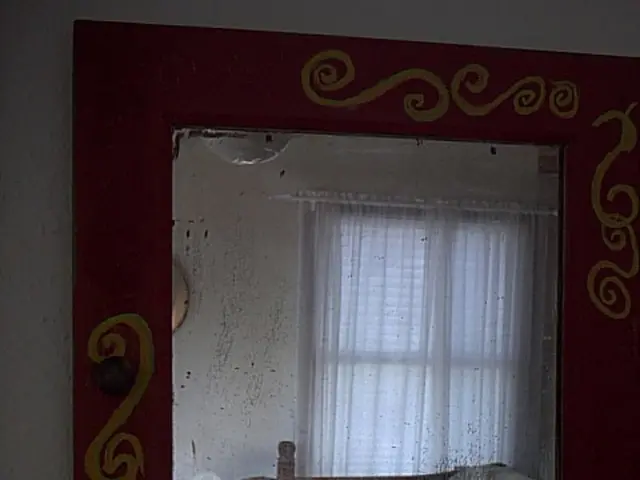 Benefits of a Slidable Closet with Mirrors