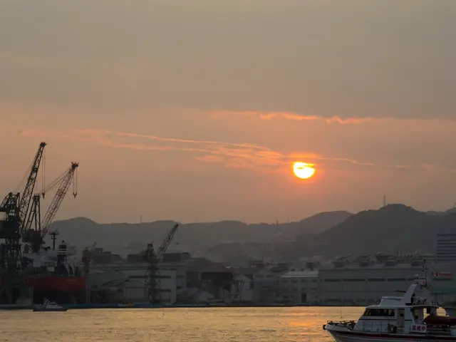 Arrive: THE SUN'S APPEARANCE