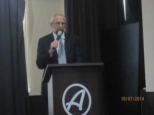 Guide on Assisting Others in Reducing Clutter