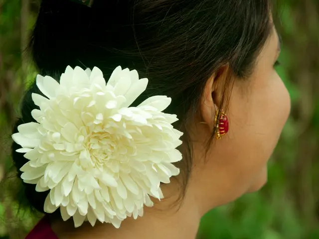 A Lightweight Hair Oil, Tolerable for Fine Hair, Boasts 195% Increased Shine