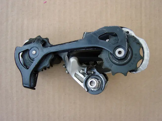 Repairing a Banjo Clock: Addressing the Wooden Dial Bezel Issue