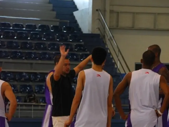 Guidance for Choosing Short-Sleeved Dress Shirts for Large-Framed Gentlemen: Emphasis on a...