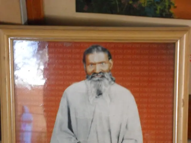 Floral-Embellished Picture Frame Suspended for Decoration