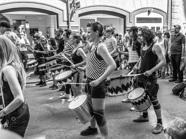 Evening song gathering for seniors titled "Bunt Liederabend" at Walder Kotten