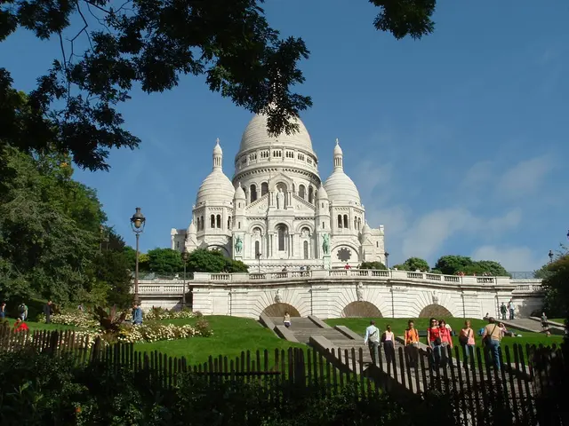 A decent residential area, according to Witten, is a nightmare for burglars.