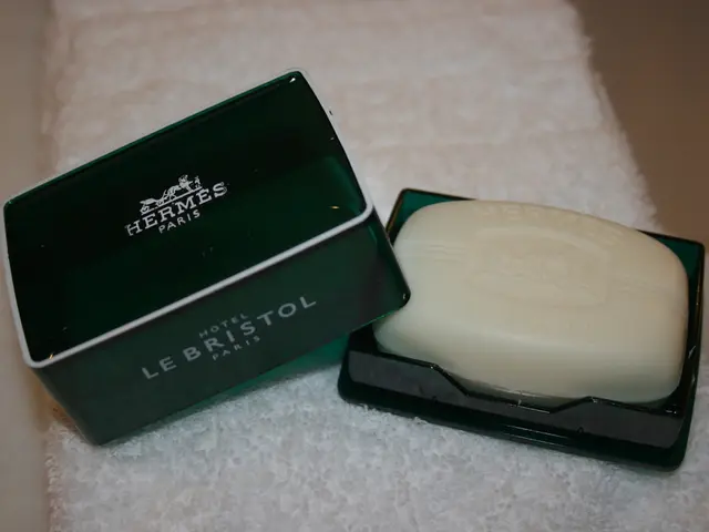 Effective Homely Solutions to Eliminate Sweat Smell from Garments