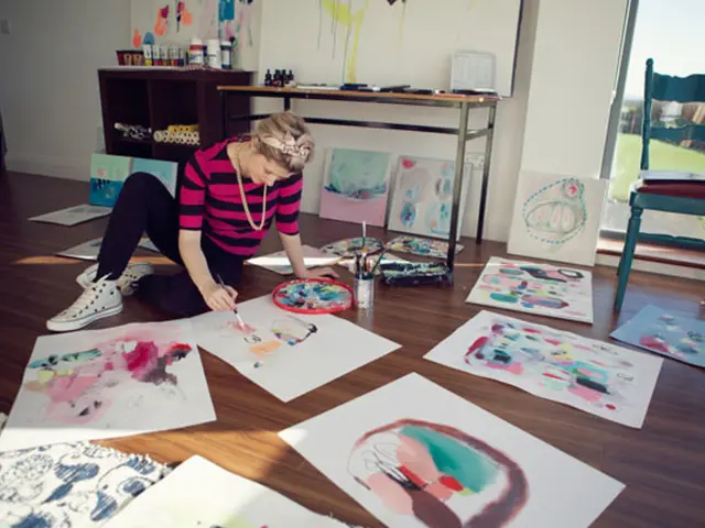 Strategies for Preserving Acrylic Paint: Maintaining Its Quality for Long-term Use