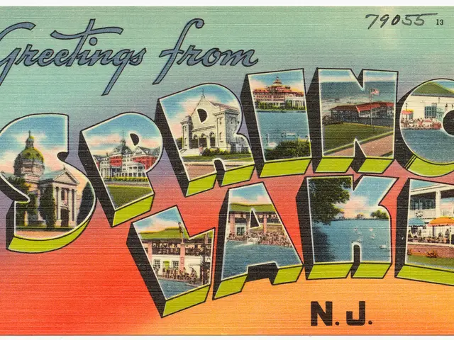 Boxes designed for wall-mounted climbing communities