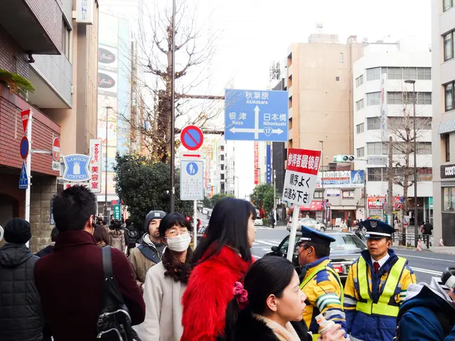 Styling Black Capris for Fall: The French-Girl Approach