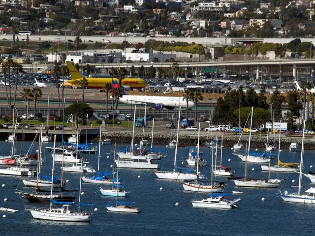 A glance at the Sea Ray Sundancer 370: Ample space for socializing and tanning enhancement