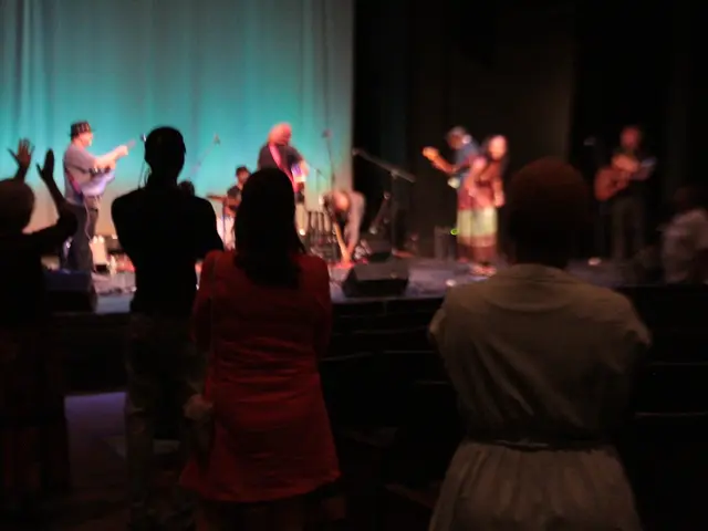 Budget preparation for the fiscal year 2000 was a task handled by the Commission as well.