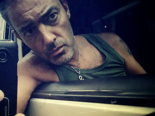 The fascination of Generation Z for eccentric mirror designs has become a noteworthy fad to emulate